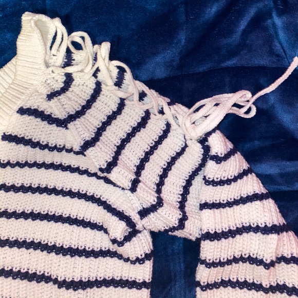 PacSun Lace Up Shoulder Sweater - Picture 2 of 2